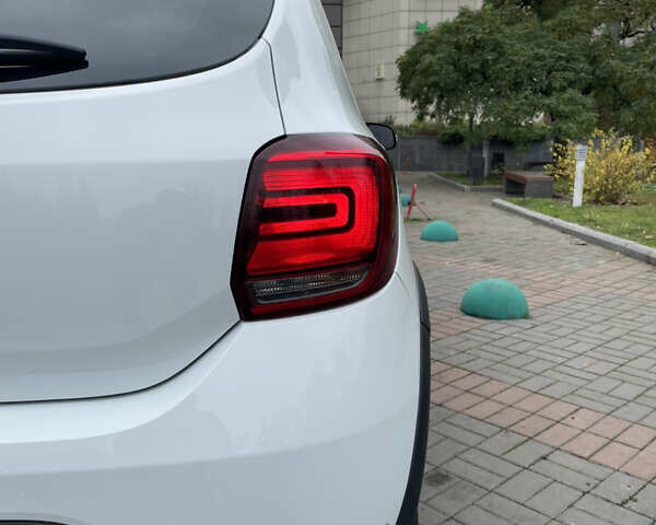 Белый Рено Сандеро СтэпВэй, объемом двигателя 1.46 л и пробегом 66 тыс. км за 12300 $, фото 29 на Automoto.ua