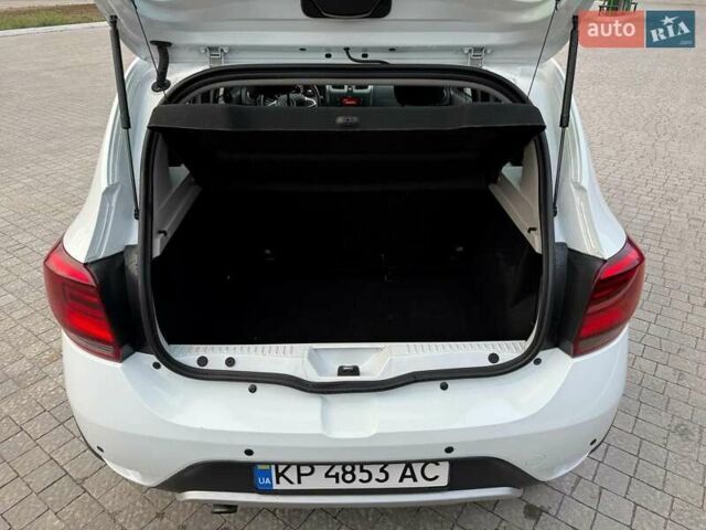 Рено Сандеро СтепВей 2021 у Запоріжжя на Automoto.ua Білий Рено Сандеро СтепВей, об'ємом двигуна 0.9 л та пробігом 110 тис. км за 10699 $, фото 27 на Automoto.ua