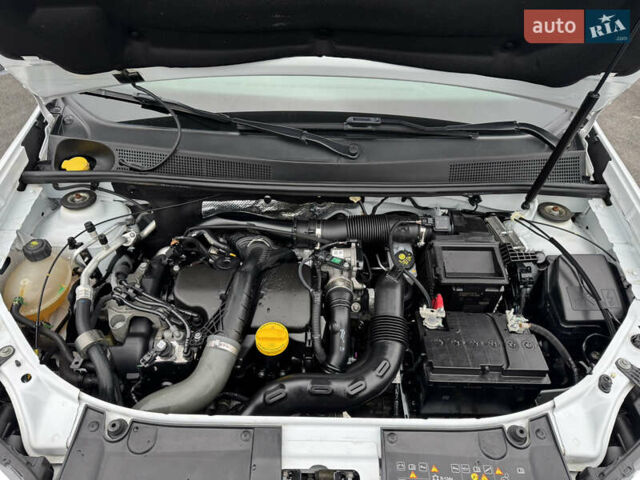 Белый Рено Сандеро СтэпВэй, объемом двигателя 1.46 л и пробегом 76 тыс. км за 12800 $, фото 11 на Automoto.ua