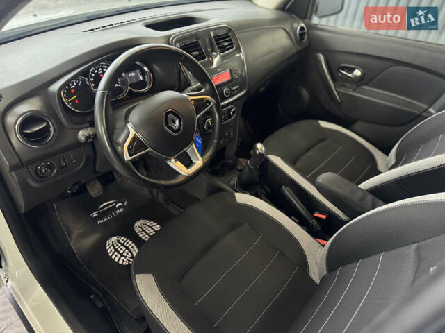 Белый Рено Сандеро СтэпВэй, объемом двигателя 0.9 л и пробегом 99 тыс. км за 8999 $, фото 7 на Automoto.ua