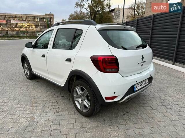 Рено Сандеро СтепВей 2021 у Запоріжжя на Automoto.ua Білий Рено Сандеро СтепВей, об'ємом двигуна 0.9 л та пробігом 110 тис. км за 10699 $, фото 6 на Automoto.ua