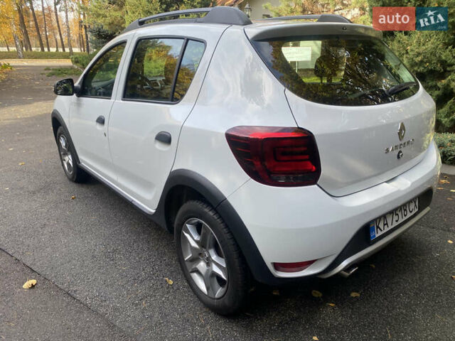 Рено Сандеро СтэпВэй 2021 в Киеве на Automoto.ua Белый Рено Сандеро СтэпВэй, объемом двигателя 1.46 л и пробегом 76 тыс. км за 12900 $, фото 3 на Automoto.ua