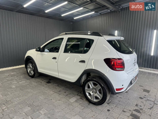 Белый Рено Сандеро СтэпВэй, объемом двигателя 0.9 л и пробегом 99 тыс. км за 8999 $, фото 23 на Automoto.ua