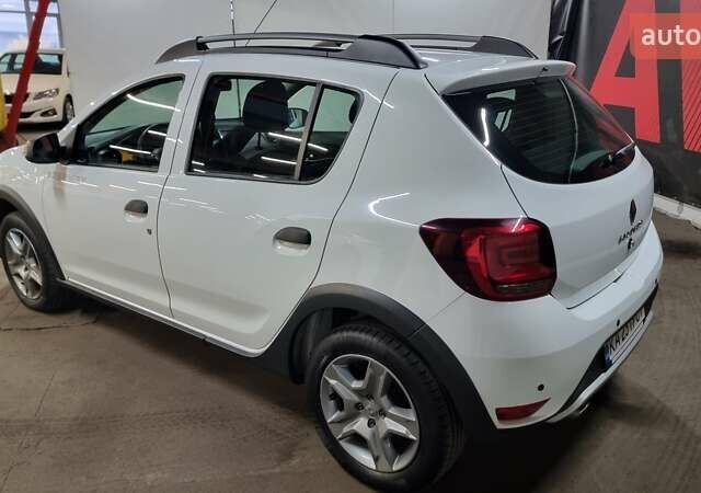 Белый Рено Сандеро СтэпВэй, объемом двигателя 0.9 л и пробегом 83 тыс. км за 8500 $, фото 3 на Automoto.ua