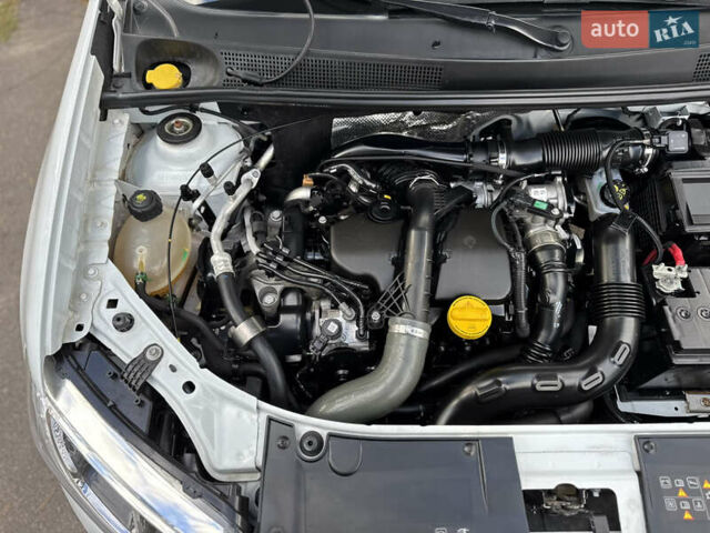 Рено Сандеро СтэпВэй 2021 в Виннице на Automoto.ua Белый Рено Сандеро СтэпВэй, объемом двигателя 1.46 л и пробегом 74 тыс. км за 10999 $, фото 23 на Automoto.ua