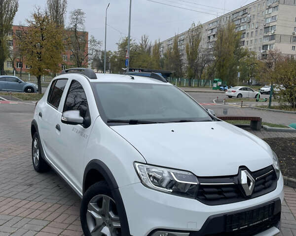 Белый Рено Сандеро СтэпВэй, объемом двигателя 1.46 л и пробегом 66 тыс. км за 12300 $, фото 2 на Automoto.ua