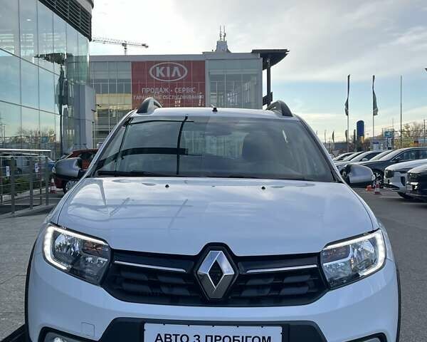 Білий Рено Сандеро СтепВей, об'ємом двигуна 0.9 л та пробігом 79 тис. км за 8164 $, фото 2 на Automoto.ua