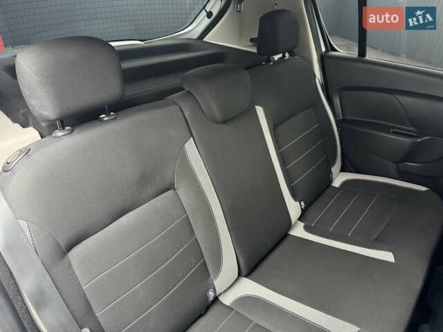 Белый Рено Сандеро СтэпВэй, объемом двигателя 1.46 л и пробегом 76 тыс. км за 12800 $, фото 8 на Automoto.ua