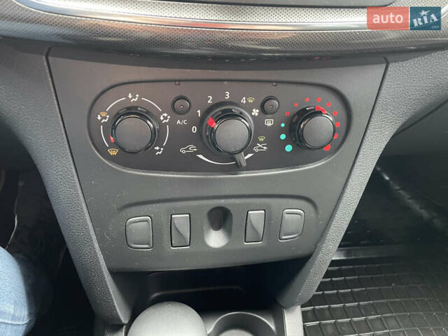 Белый Рено Сандеро СтэпВэй, объемом двигателя 1.46 л и пробегом 66 тыс. км за 12300 $, фото 15 на Automoto.ua