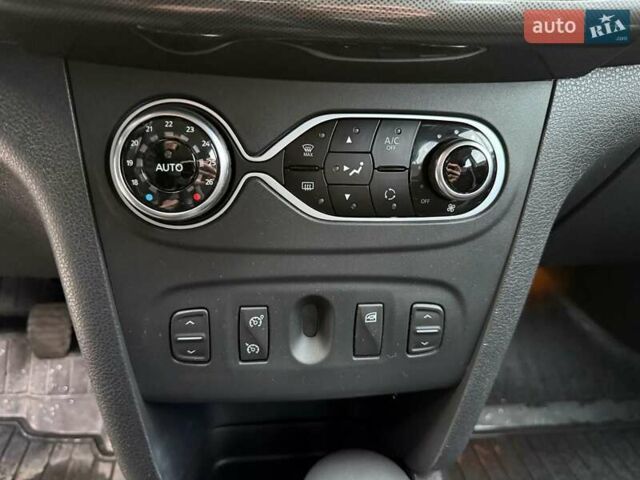 Рено Сандеро СтепВей 2021 у Запоріжжя на Automoto.ua Білий Рено Сандеро СтепВей, об'ємом двигуна 0.9 л та пробігом 110 тис. км за 10699 $, фото 19 на Automoto.ua