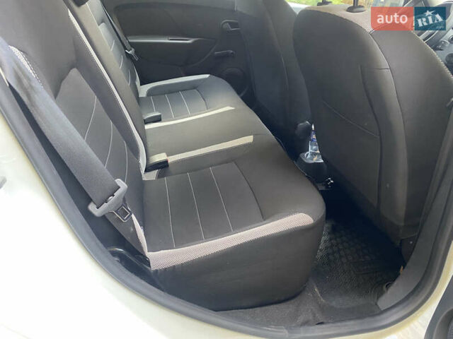 Рено Сандеро СтэпВэй 2021 в Киеве на Automoto.ua Белый Рено Сандеро СтэпВэй, объемом двигателя 1.46 л и пробегом 76 тыс. км за 12900 $, фото 16 на Automoto.ua