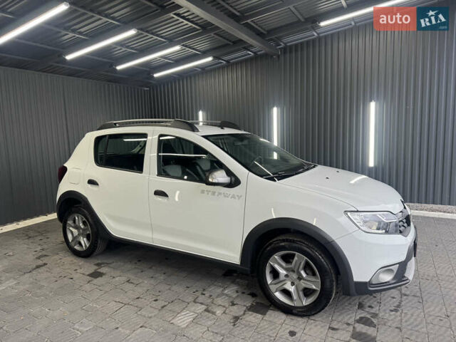 Белый Рено Сандеро СтэпВэй, объемом двигателя 0.9 л и пробегом 99 тыс. км за 8999 $, фото 20 на Automoto.ua