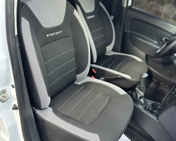 Рено Сандеро СтэпВэй 2021 в Виннице на Automoto.ua Белый Рено Сандеро СтэпВэй, объемом двигателя 1.46 л и пробегом 74 тыс. км за 10999 $, фото 19 на Automoto.ua