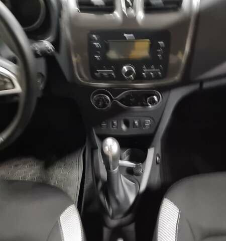 Белый Рено Сандеро СтэпВэй, объемом двигателя 0.9 л и пробегом 83 тыс. км за 8500 $, фото 7 на Automoto.ua