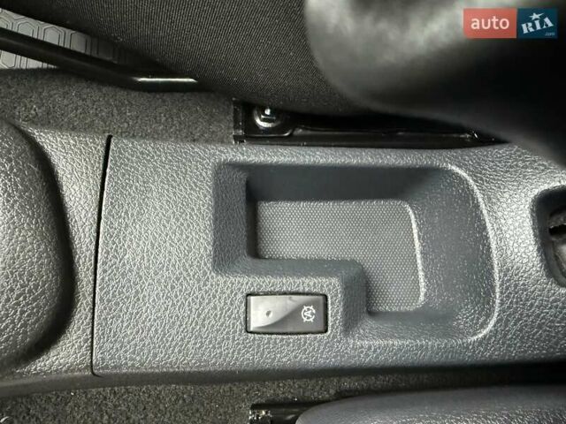 Белый Рено Сандеро СтэпВэй, объемом двигателя 0.9 л и пробегом 84 тыс. км за 9900 $, фото 25 на Automoto.ua