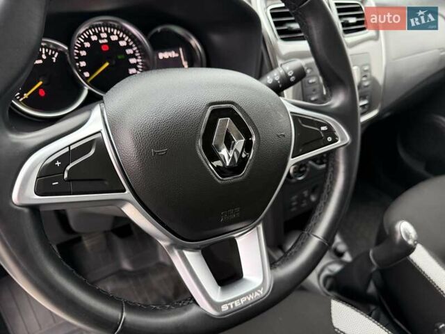 Белый Рено Сандеро СтэпВэй, объемом двигателя 0.9 л и пробегом 84 тыс. км за 9900 $, фото 21 на Automoto.ua