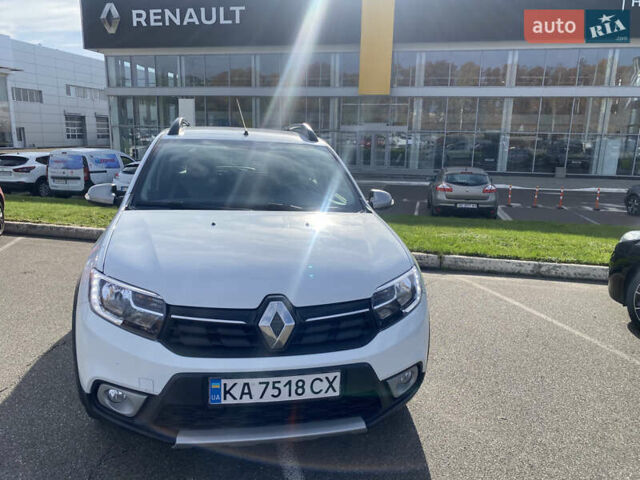 Рено Сандеро СтэпВэй 2021 в Киеве на Automoto.ua Белый Рено Сандеро СтэпВэй, объемом двигателя 1.46 л и пробегом 76 тыс. км за 12900 $, фото 7 на Automoto.ua