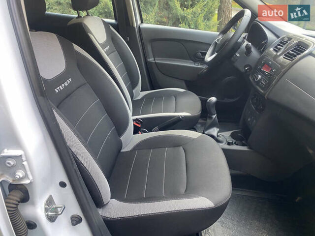 Рено Сандеро СтэпВэй 2021 в Киеве на Automoto.ua Белый Рено Сандеро СтэпВэй, объемом двигателя 1.46 л и пробегом 76 тыс. км за 12900 $, фото 14 на Automoto.ua