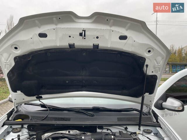 Белый Рено Сандеро СтэпВэй, объемом двигателя 1.46 л и пробегом 66 тыс. км за 12300 $, фото 28 на Automoto.ua