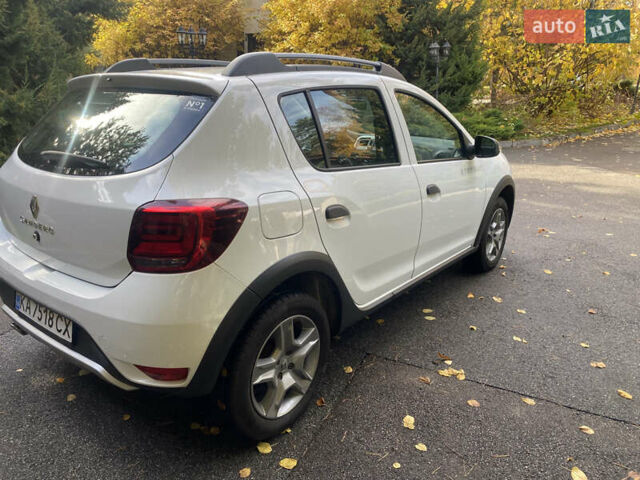 Рено Сандеро СтэпВэй 2021 в Киеве на Automoto.ua Белый Рено Сандеро СтэпВэй, объемом двигателя 1.46 л и пробегом 76 тыс. км за 12900 $, фото 5 на Automoto.ua