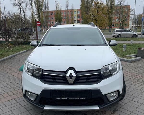 Белый Рено Сандеро СтэпВэй, объемом двигателя 1.46 л и пробегом 66 тыс. км за 12300 $, фото 1 на Automoto.ua
