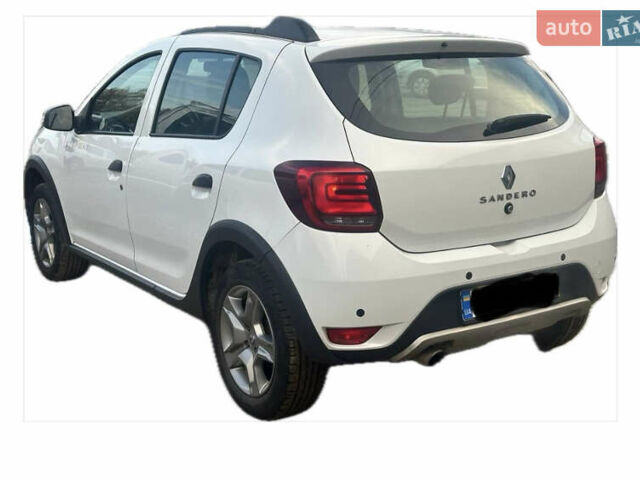 Білий Рено Сандеро СтепВей, об'ємом двигуна 0.9 л та пробігом 103 тис. км за 9550 $, фото 2 на Automoto.ua