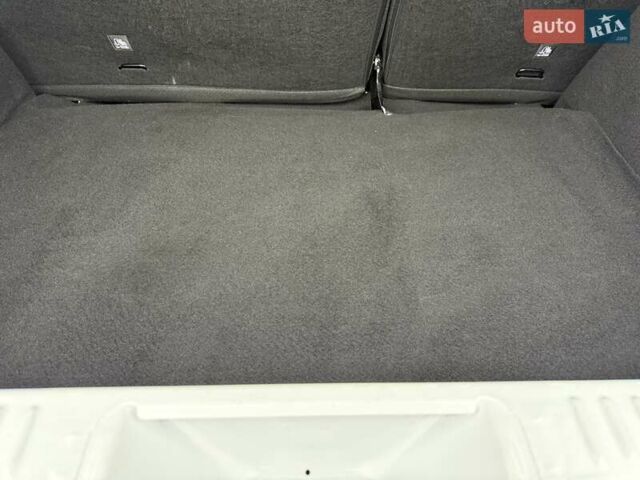 Белый Рено Сандеро СтэпВэй, объемом двигателя 0.9 л и пробегом 84 тыс. км за 9900 $, фото 9 на Automoto.ua