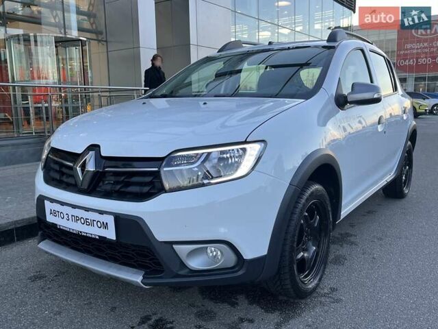 Білий Рено Сандеро СтепВей, об'ємом двигуна 0.9 л та пробігом 77 тис. км за 7974 $, фото 1 на Automoto.ua