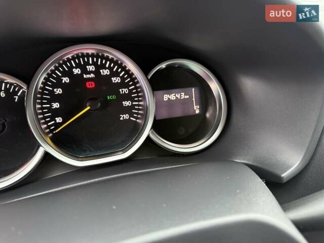 Белый Рено Сандеро СтэпВэй, объемом двигателя 0.9 л и пробегом 84 тыс. км за 9900 $, фото 20 на Automoto.ua