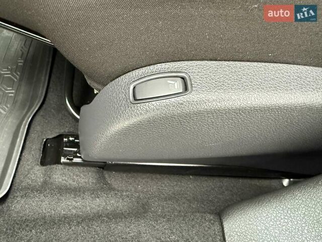 Белый Рено Сандеро СтэпВэй, объемом двигателя 0.9 л и пробегом 84 тыс. км за 9900 $, фото 23 на Automoto.ua