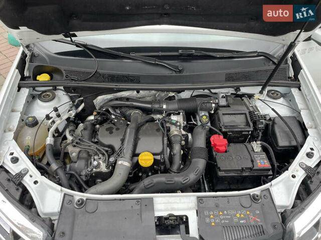 Белый Рено Сандеро СтэпВэй, объемом двигателя 1.46 л и пробегом 66 тыс. км за 12300 $, фото 25 на Automoto.ua