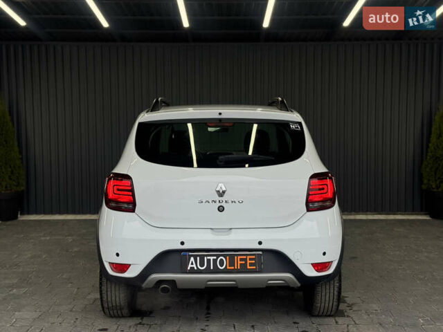 Белый Рено Сандеро СтэпВэй, объемом двигателя 0.9 л и пробегом 99 тыс. км за 8999 $, фото 5 на Automoto.ua