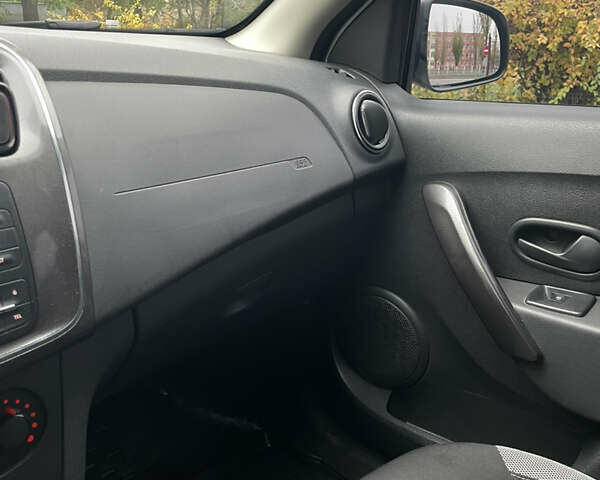 Белый Рено Сандеро СтэпВэй, объемом двигателя 1.46 л и пробегом 66 тыс. км за 12300 $, фото 17 на Automoto.ua