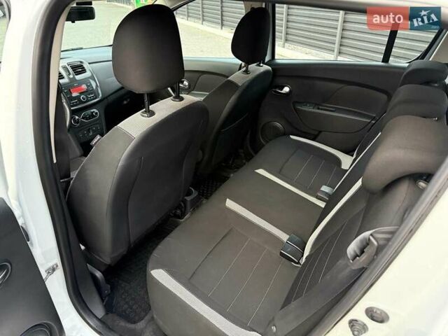 Рено Сандеро СтепВей 2021 у Запоріжжя на Automoto.ua Білий Рено Сандеро СтепВей, об'ємом двигуна 0.9 л та пробігом 110 тис. км за 10699 $, фото 14 на Automoto.ua