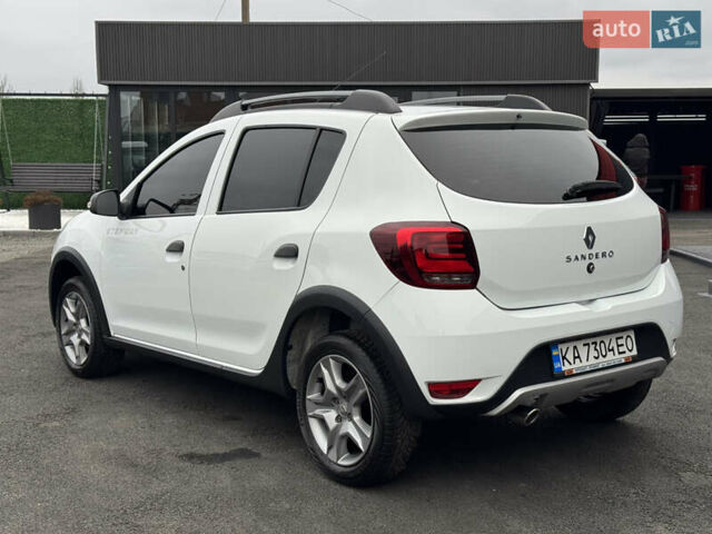 Белый Рено Сандеро СтэпВэй, объемом двигателя 1.46 л и пробегом 76 тыс. км за 12800 $, фото 3 на Automoto.ua