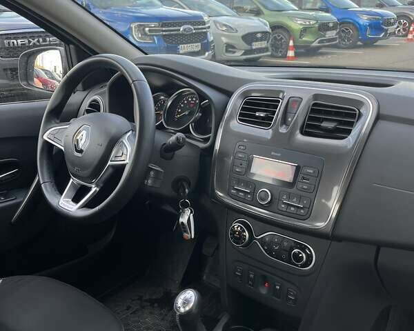 Білий Рено Сандеро СтепВей, об'ємом двигуна 0.9 л та пробігом 79 тис. км за 8164 $, фото 13 на Automoto.ua