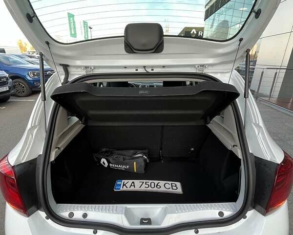 Білий Рено Сандеро СтепВей, об'ємом двигуна 0.9 л та пробігом 79 тис. км за 8164 $, фото 10 на Automoto.ua