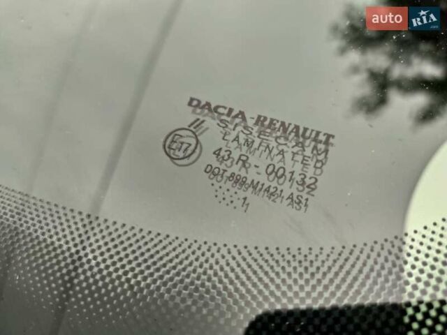 Белый Рено Сандеро СтэпВэй, объемом двигателя 1.46 л и пробегом 135 тыс. км за 12350 $, фото 12 на Automoto.ua