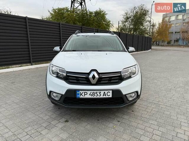 Рено Сандеро СтепВей 2021 у Запоріжжя на Automoto.ua Білий Рено Сандеро СтепВей, об'ємом двигуна 0.9 л та пробігом 110 тис. км за 10699 $, фото 1 на Automoto.ua