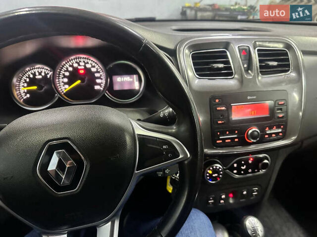 Білий Рено Сандеро СтепВей, об'ємом двигуна 0.9 л та пробігом 103 тис. км за 9550 $, фото 4 на Automoto.ua