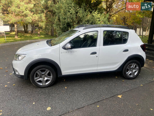 Рено Сандеро СтэпВэй 2021 в Киеве на Automoto.ua Белый Рено Сандеро СтэпВэй, объемом двигателя 1.46 л и пробегом 76 тыс. км за 12900 $, фото 2 на Automoto.ua