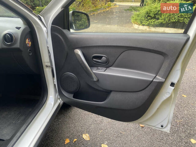 Рено Сандеро СтэпВэй 2021 в Киеве на Automoto.ua Белый Рено Сандеро СтэпВэй, объемом двигателя 1.46 л и пробегом 76 тыс. км за 12900 $, фото 17 на Automoto.ua