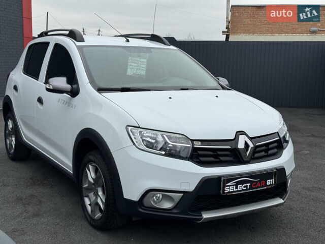 Белый Рено Сандеро СтэпВэй, объемом двигателя 1.46 л и пробегом 76 тыс. км за 12800 $, фото 2 на Automoto.ua