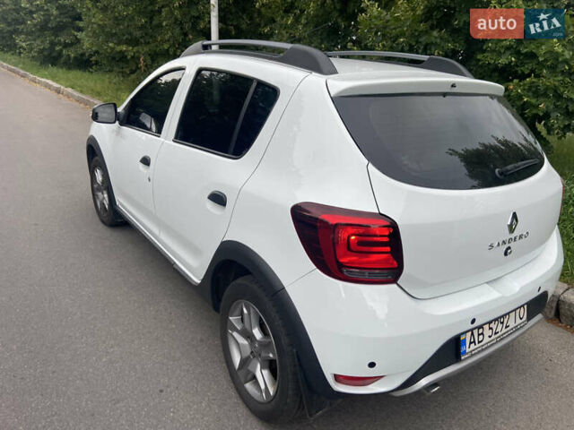 Белый Рено Сандеро СтэпВэй, объемом двигателя 1.46 л и пробегом 129 тыс. км за 13500 $, фото 1 на Automoto.ua