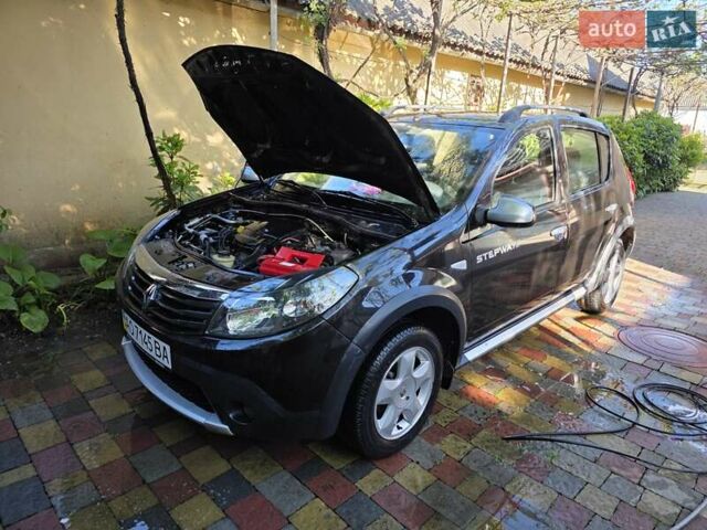 Черный Рено Сандеро СтэпВэй, объемом двигателя 1.6 л и пробегом 31 тыс. км за 8098 $, фото 1 на Automoto.ua