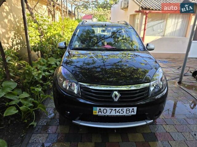 Черный Рено Сандеро СтэпВэй, объемом двигателя 1.6 л и пробегом 31 тыс. км за 8098 $, фото 3 на Automoto.ua