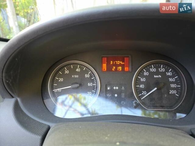 Черный Рено Сандеро СтэпВэй, объемом двигателя 1.6 л и пробегом 31 тыс. км за 8098 $, фото 4 на Automoto.ua