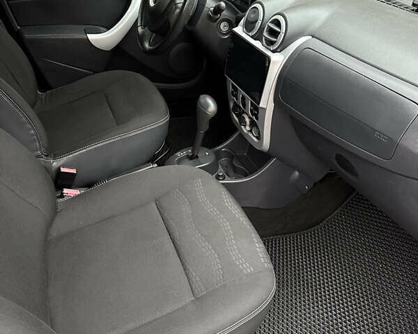 Черный Рено Сандеро СтэпВэй, объемом двигателя 1.6 л и пробегом 98 тыс. км за 7450 $, фото 10 на Automoto.ua