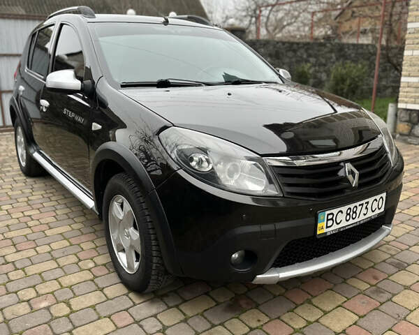 Черный Рено Сандеро СтэпВэй, объемом двигателя 1.6 л и пробегом 98 тыс. км за 7450 $, фото 2 на Automoto.ua