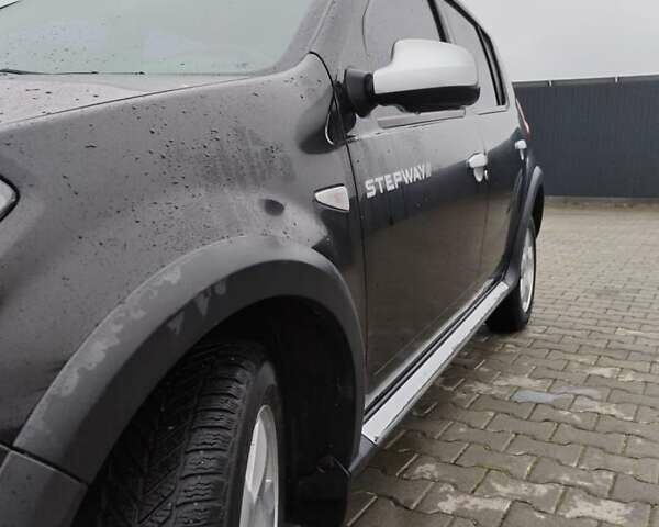 Черный Рено Сандеро СтэпВэй, объемом двигателя 1.6 л и пробегом 60 тыс. км за 7000 $, фото 12 на Automoto.ua